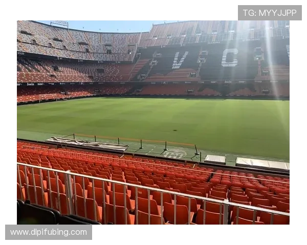 瓦伦西亚足球俱乐部辉煌历程与现代重建之路全面解析 瓦伦西亚足球俱乐部辉煌历程与现代重建之路全面解析